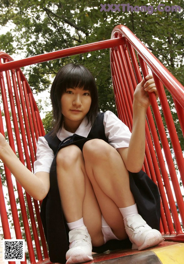 Yuri Ueno - Pressing Girls Teen No.22334a