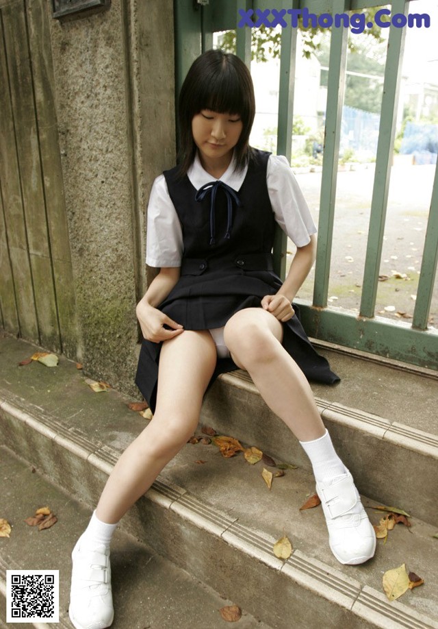 Yuri Ueno - Pressing Girls Teen No.22334a